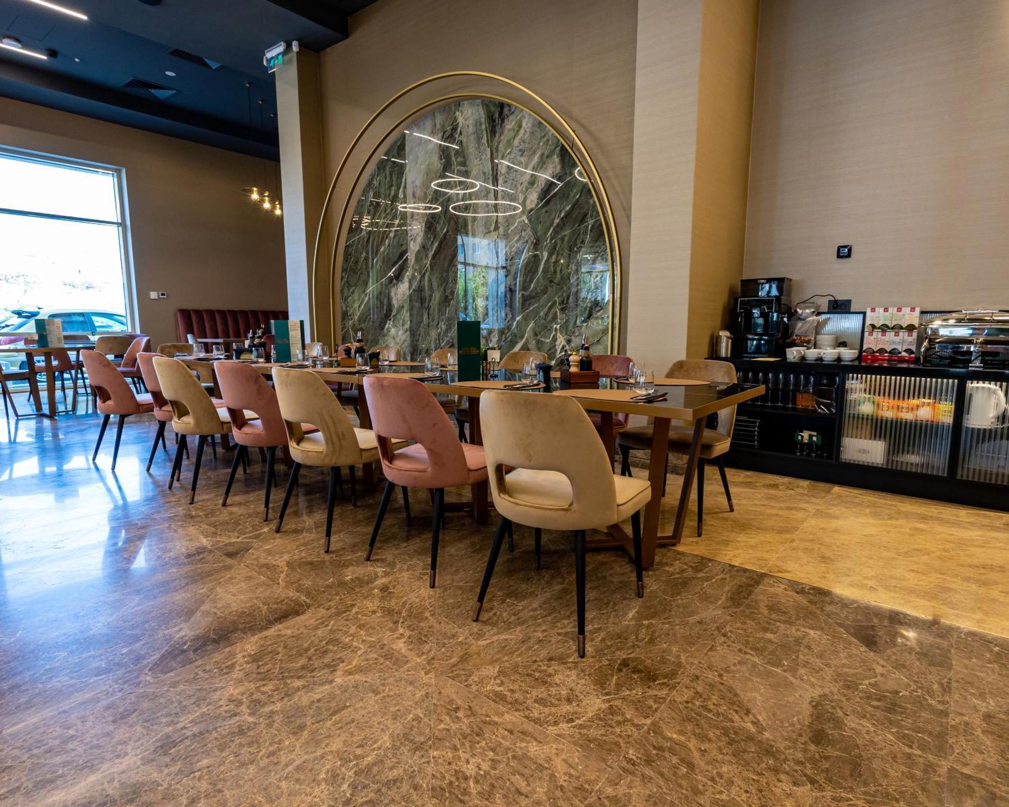 Hotel Nova Luxury Targoviste Exterior foto
